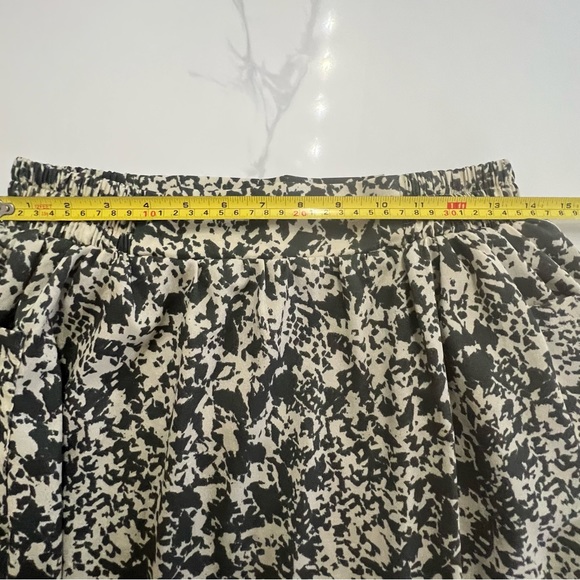 SOUND & MATTER lightweight mini skirt with pockets size medium - Picture 7 of 7